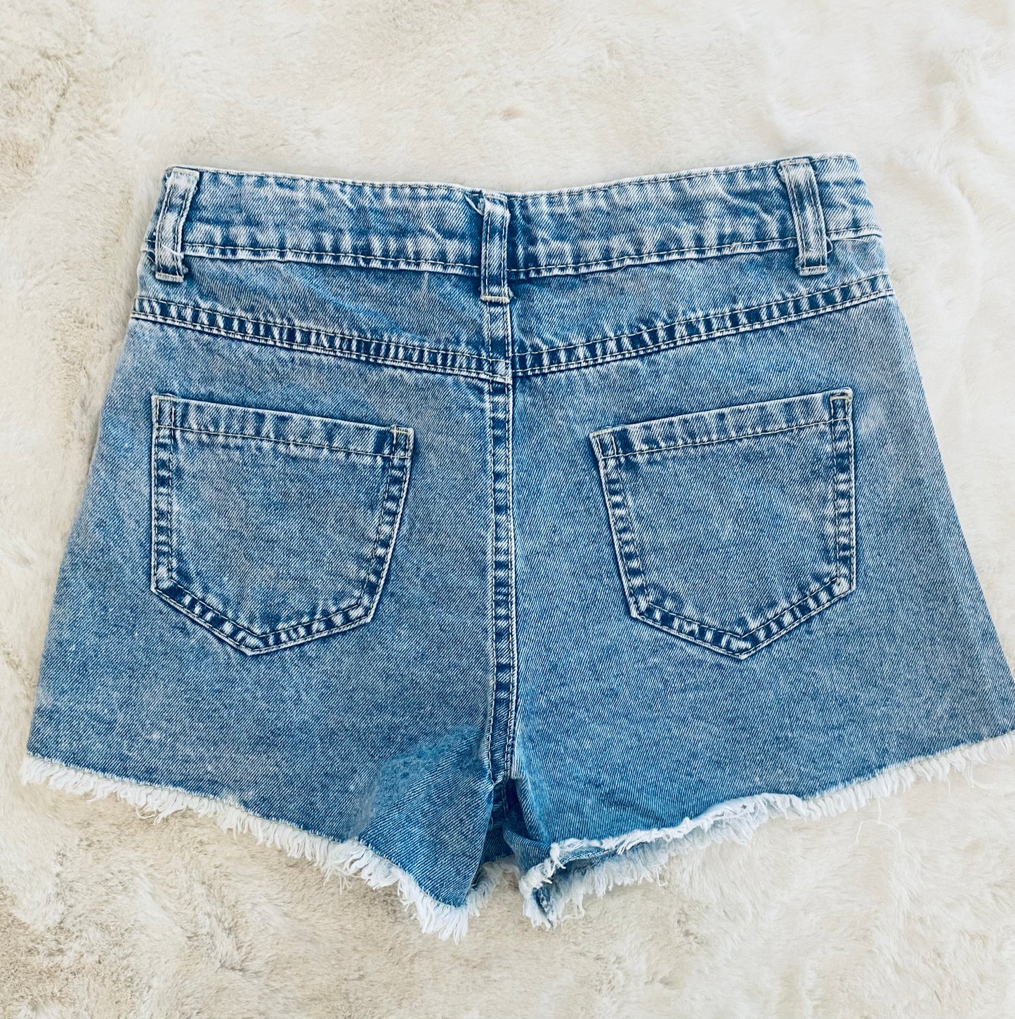 Pantaloncino Jeans Bambina con Strass, Strappi e Orlo a Taglio Vivo - SMILE BABY BOTIQUE