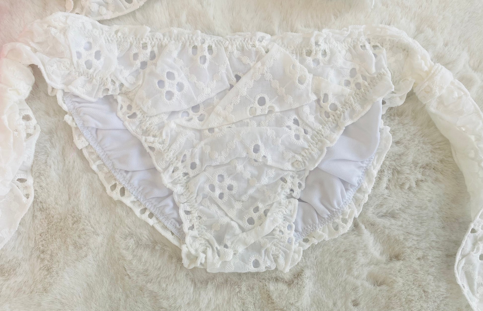 Bikini Bambina in Sangallo con Volant – Rosa o Bianco – 2-12 Anni - SMILE BABY BOTIQUE